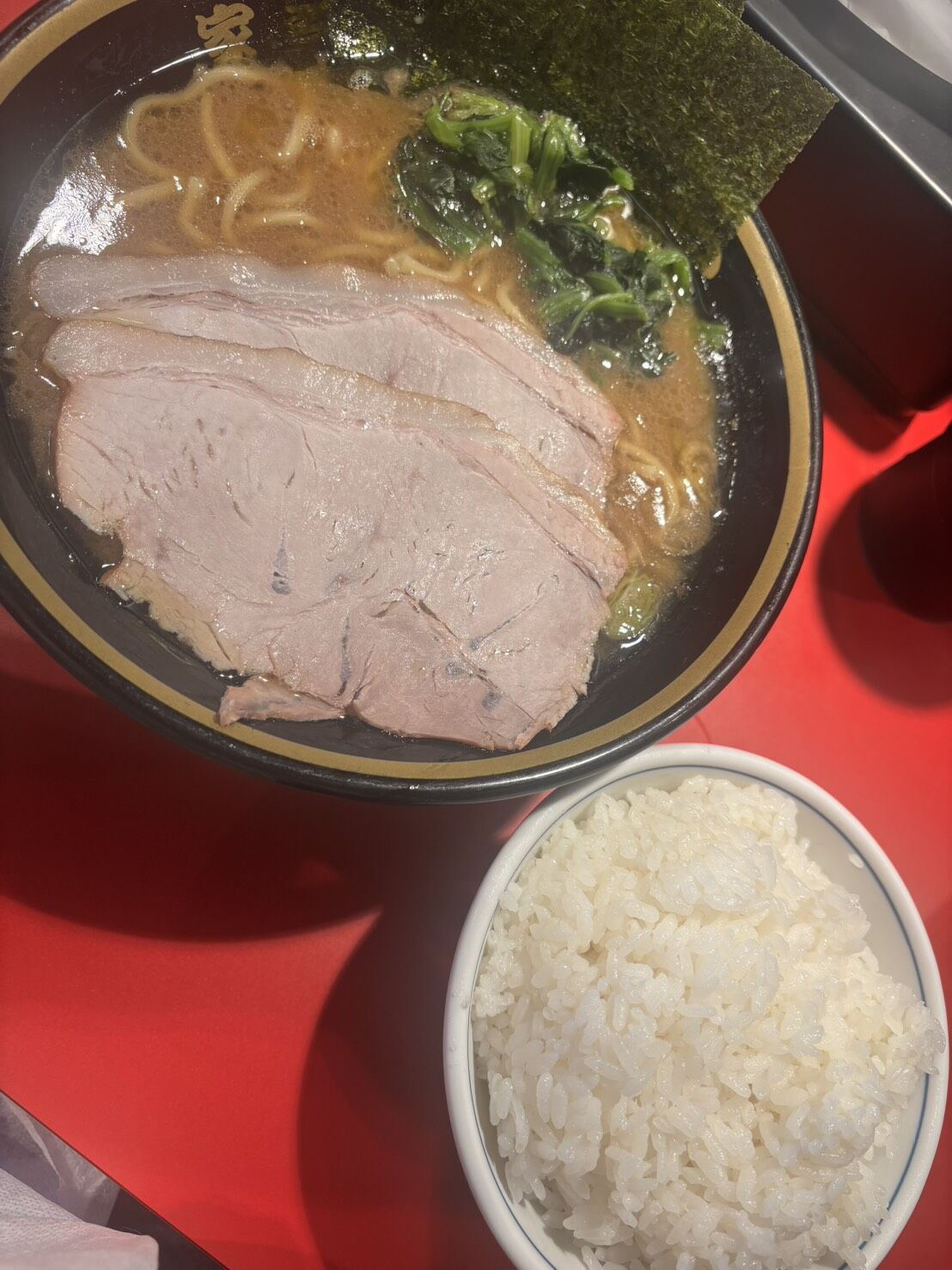 濃厚スープがクセになる！家系ラーメン「登戸家」さん🍜